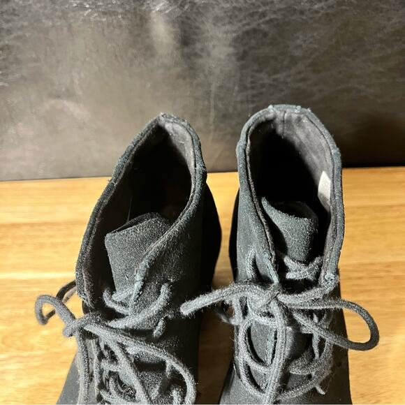 Toms Hyde Black Suede Lace‎ Up Ankle Wedge Boots Size 7.5 - Picture 4 of 9